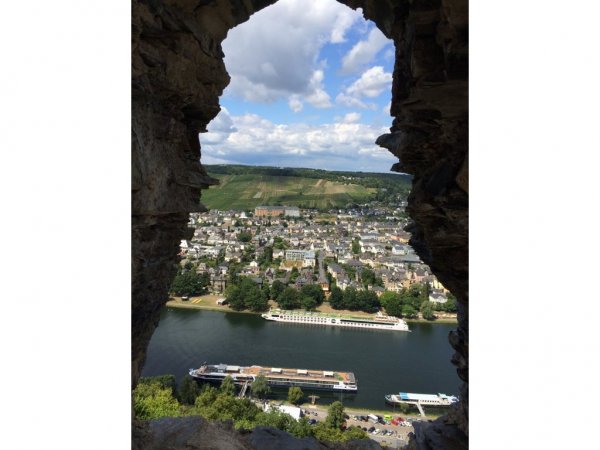 Uitzicht op de Moezel vanaf kasteelruïne